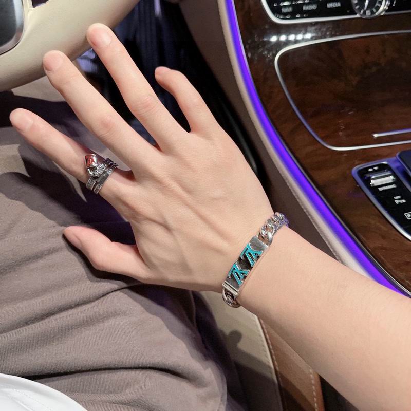 Lv Bracelet 02yxs35 (4)