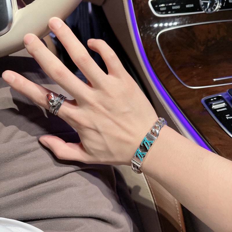 Lv Bracelet 02yxs35 (8)