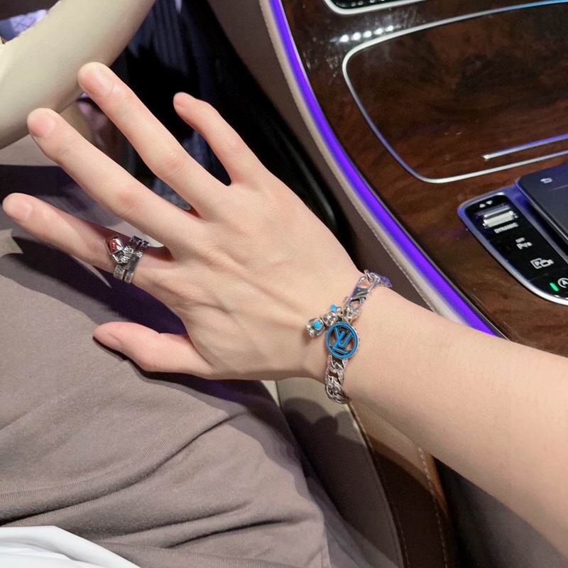Lv Bracelet 02yxs36 (4)