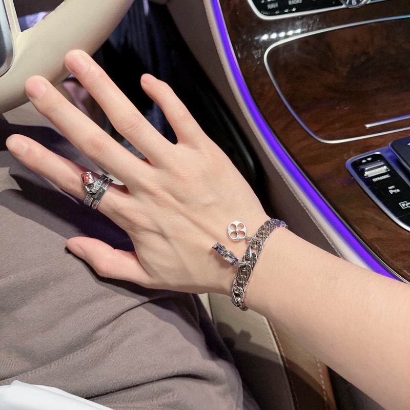 Lv Bracelet 02yxs37 (8)