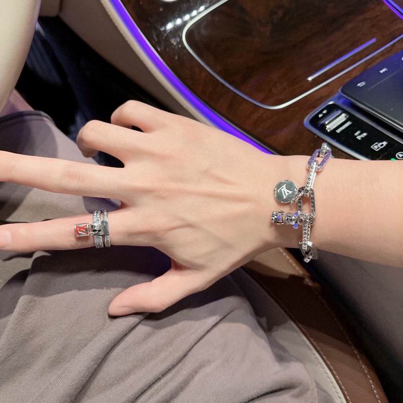 Lv Bracelet 02yxs38 (7)