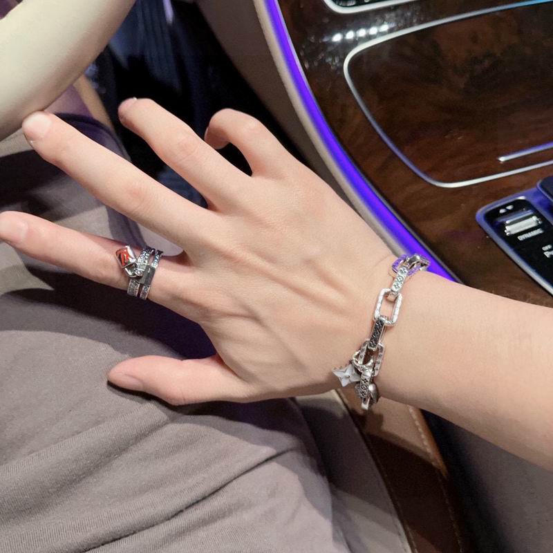 Lv Bracelet 02yxs39 (6)