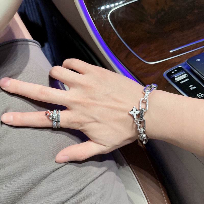 Lv Bracelet 02yxs39 (9)