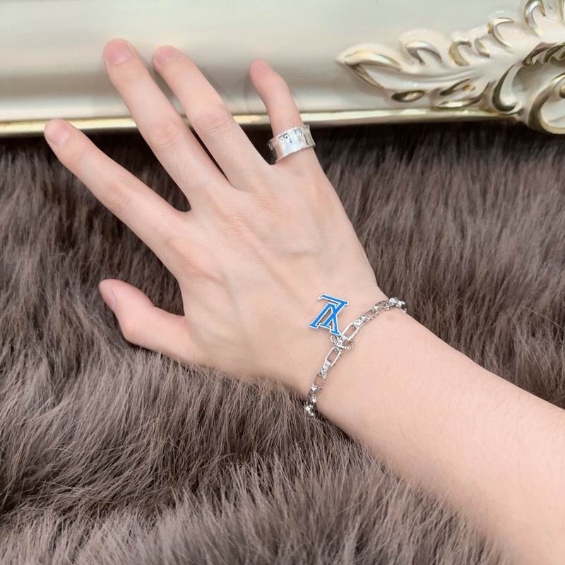 Lv Bracelet 02yxs41 (3)