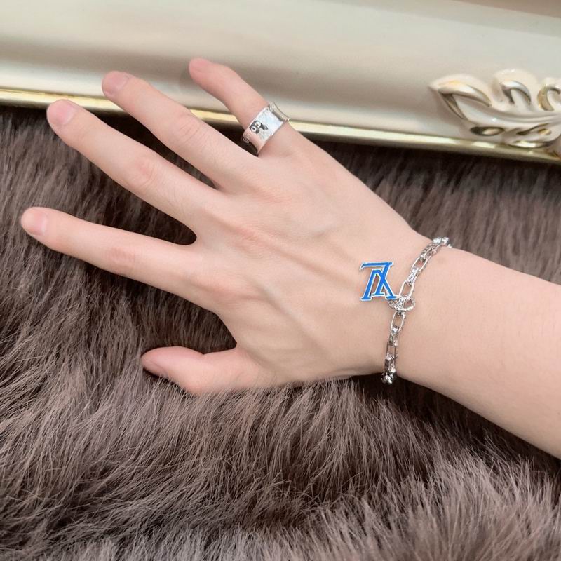 Lv Bracelet 02yxs41 (9)