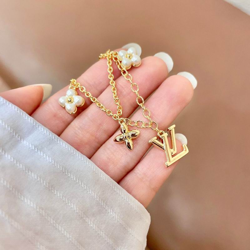 Lv Bracelet 02yxs42 (3)