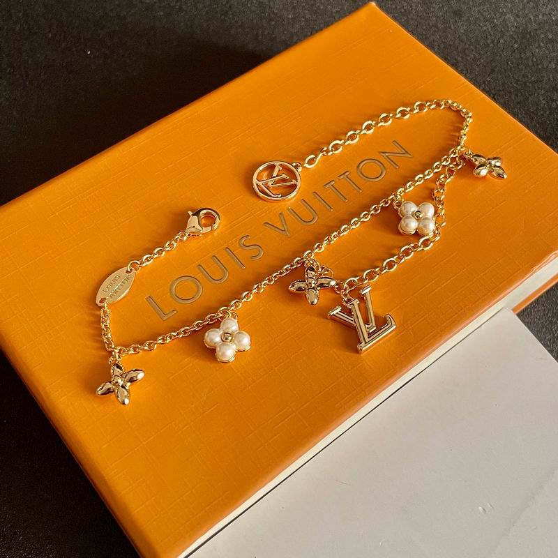 Lv Bracelet 02yxs42 (6)