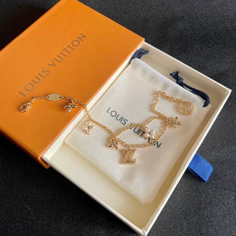 Lv Bracelet 02yxs42 (9)