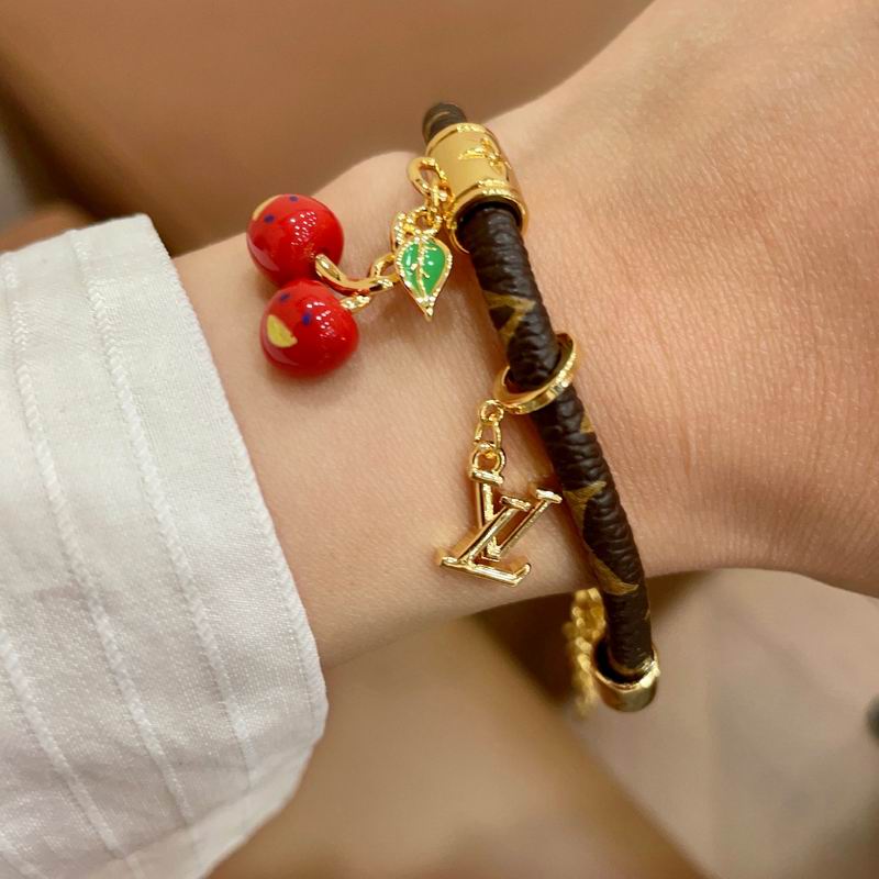 Lv Bracelet 02yxs44 (1)