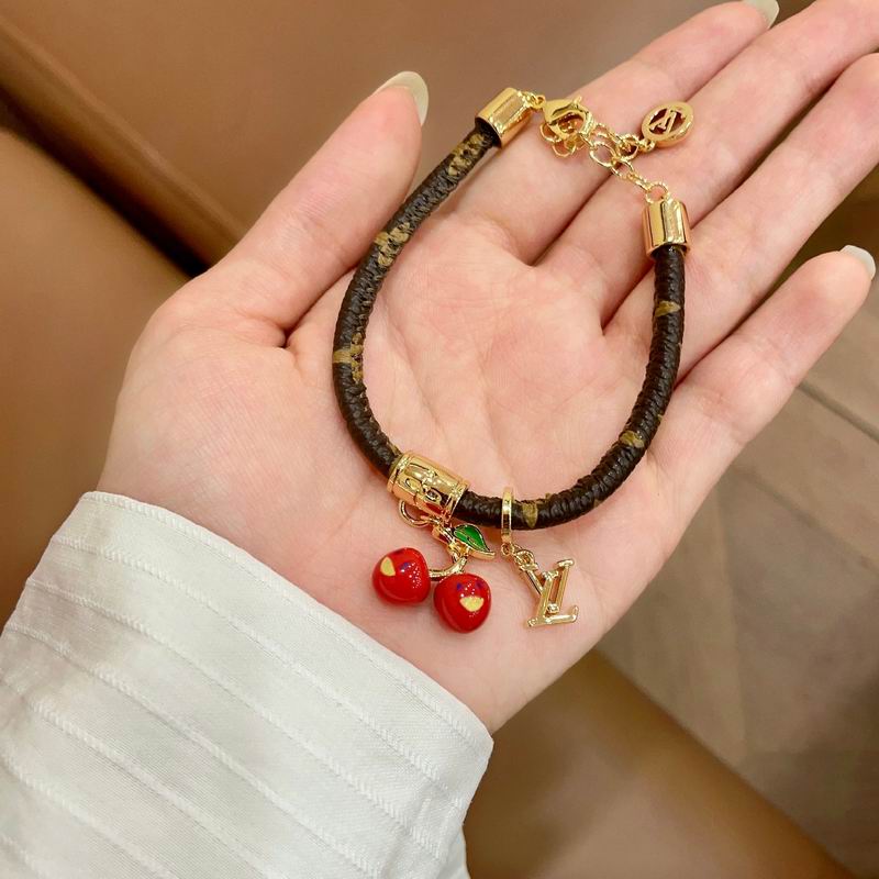 Lv Bracelet 02yxs44 (4)