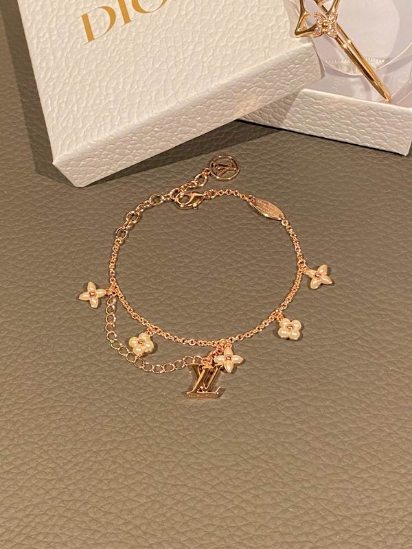 Lv Bracelet 02yxs50 (3)