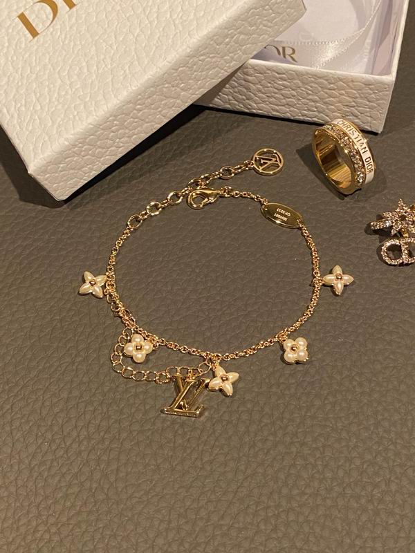 Lv Bracelet 02yxs50 (4)