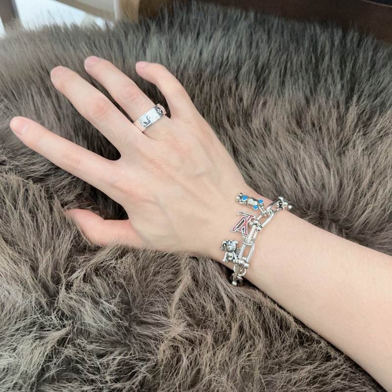 Lv Bracelet 02yxs51 (4)