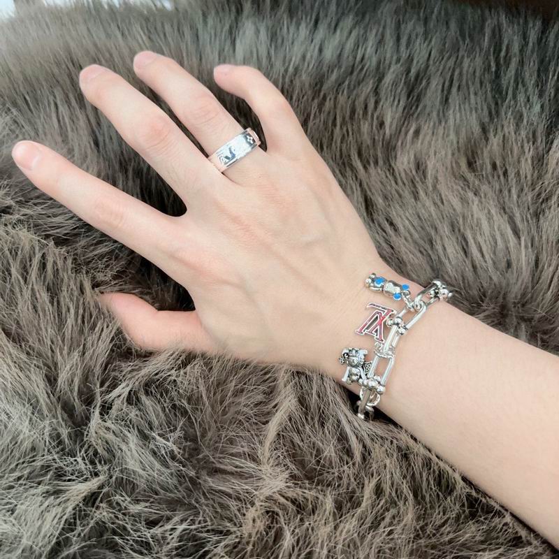Lv Bracelet 02yxs51 (9)