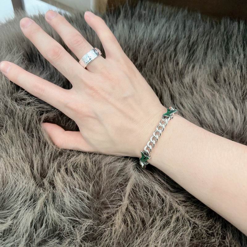 Lv Bracelet 02yxs52 (4)
