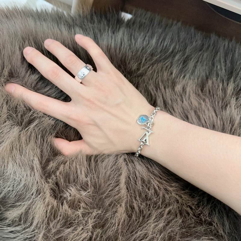 Lv Bracelet 02yxs53 (4)