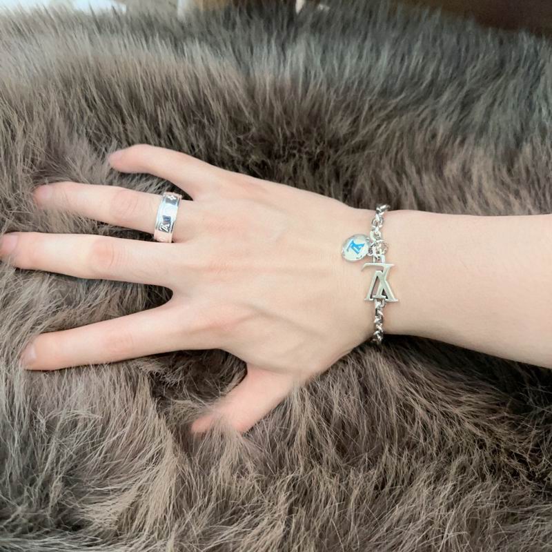 Lv Bracelet 02yxs53 (9)
