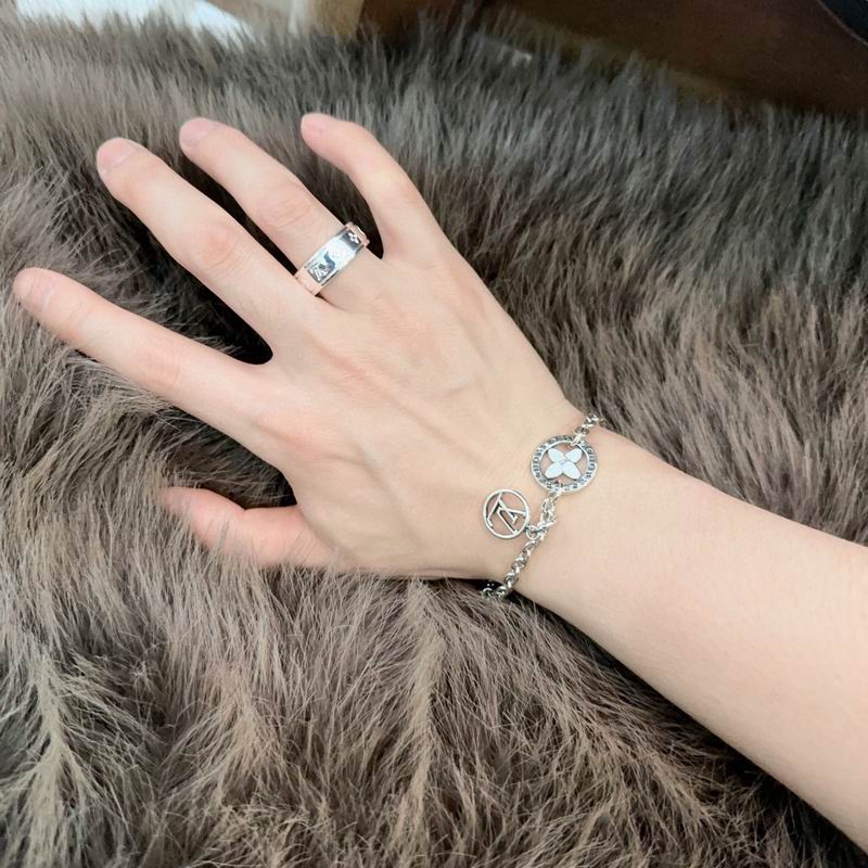 Lv Bracelet 02yxs54 (4)