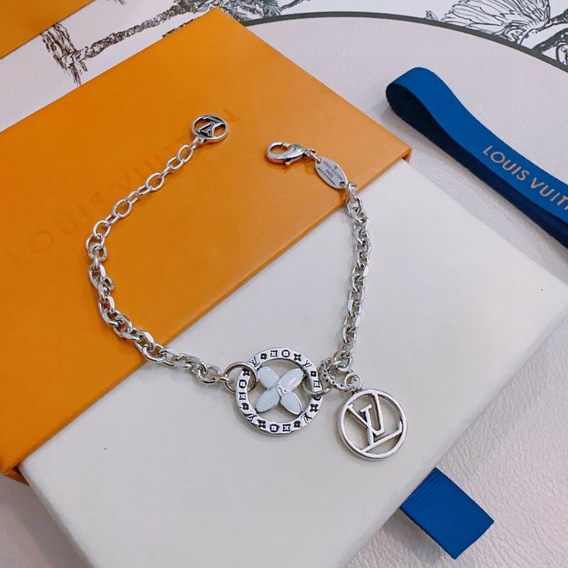 Lv Bracelet 02yxs54 (8)