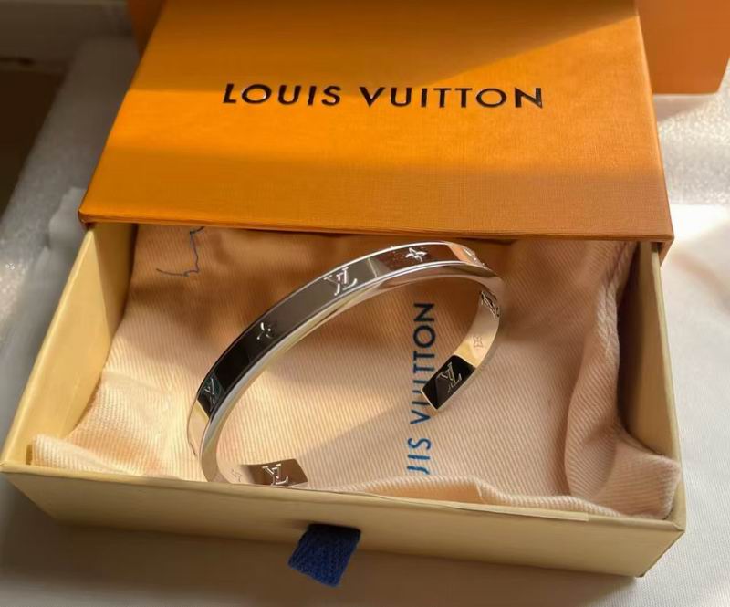 Lv Bracelet 03yxs125 (8)