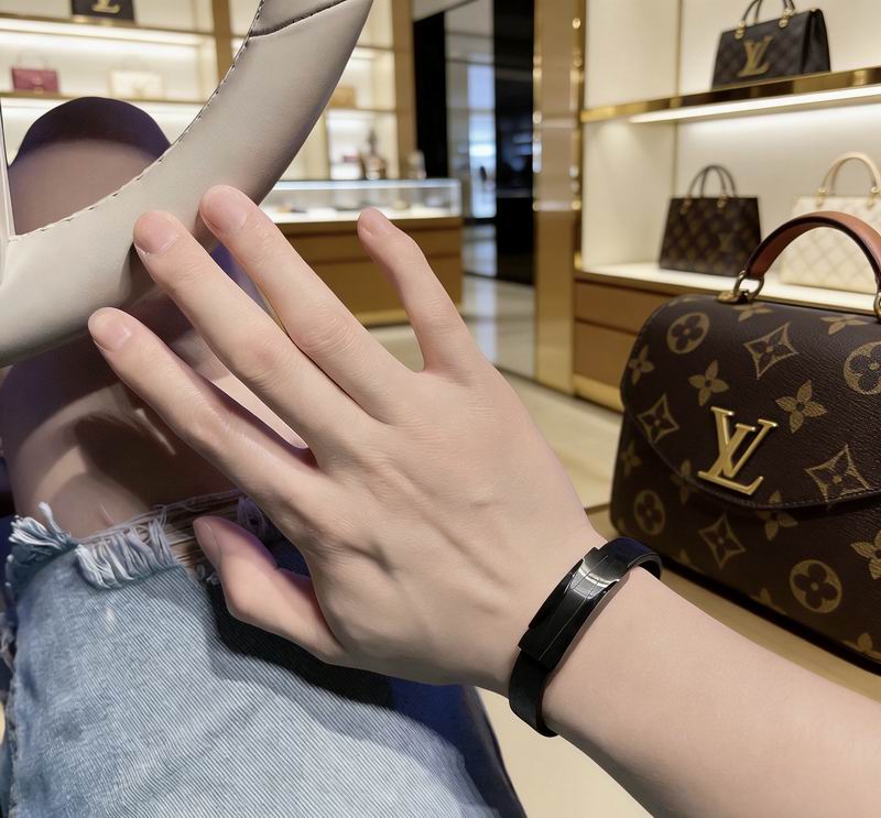 Lv Bracelet 03yxs83 (3)