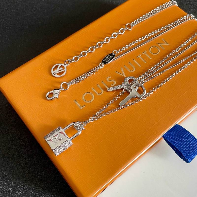 Lv Necklace 02yxs05 (2)