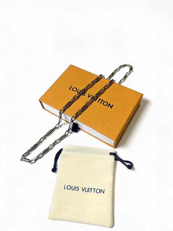 Lv Necklace 02yxs08 (1)
