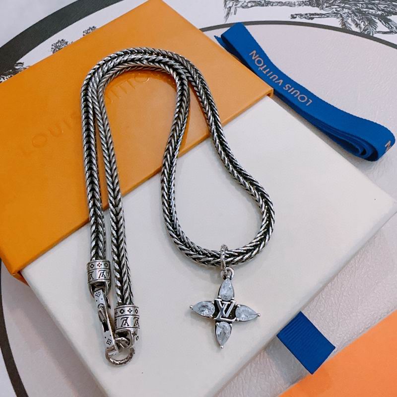 Lv Necklace 02yxs10 (1)