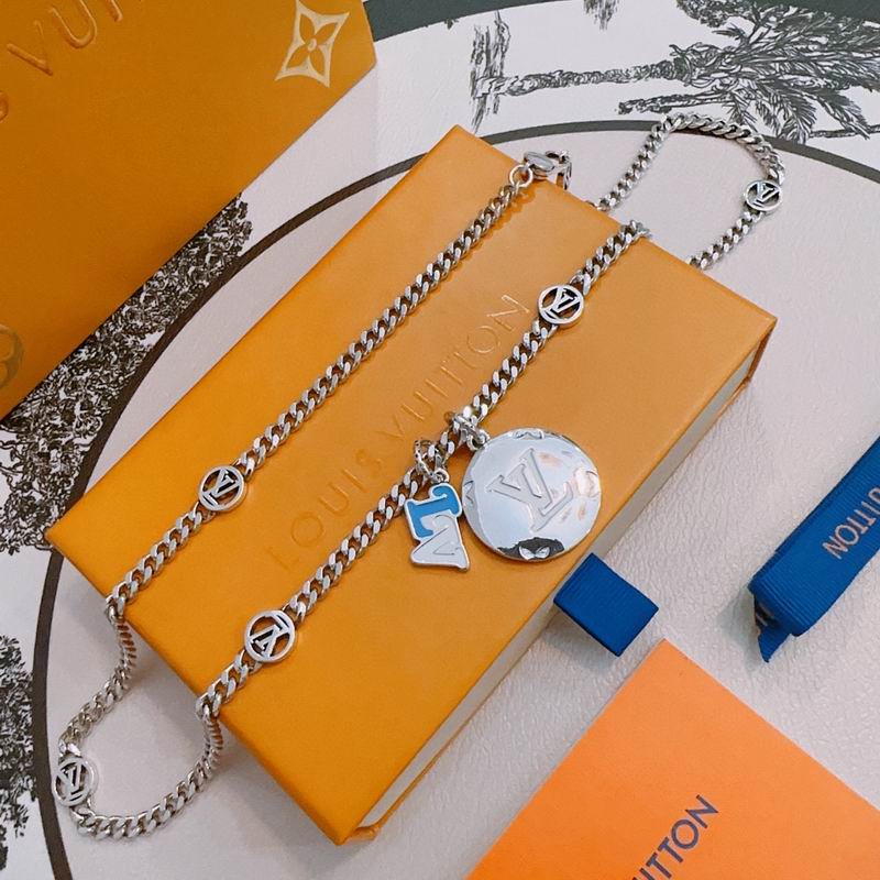 Lv Necklace 02yxs12 (1)