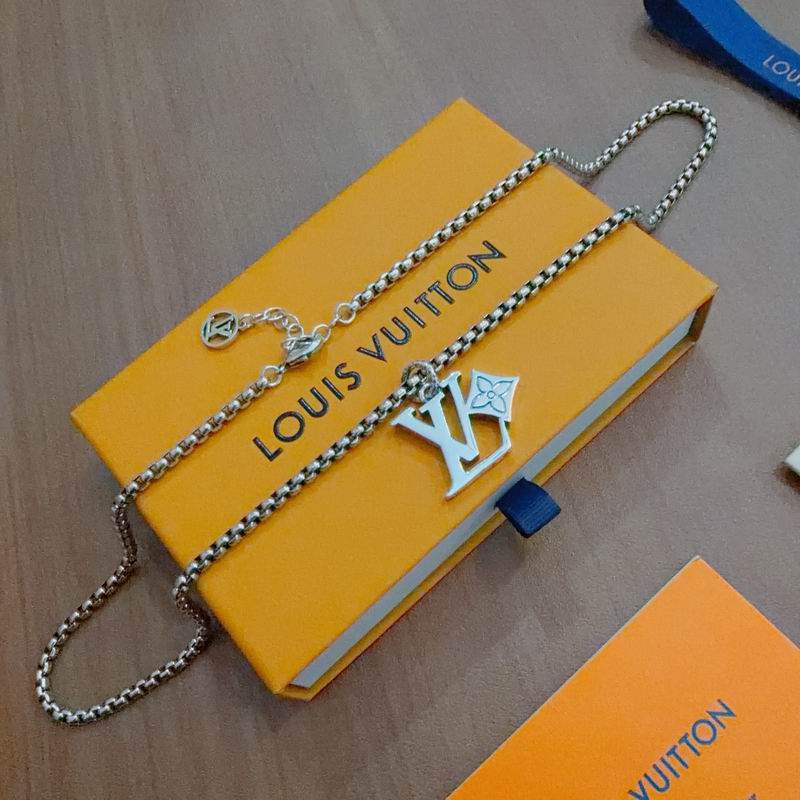 Lv Necklace 02yxs22 (2)