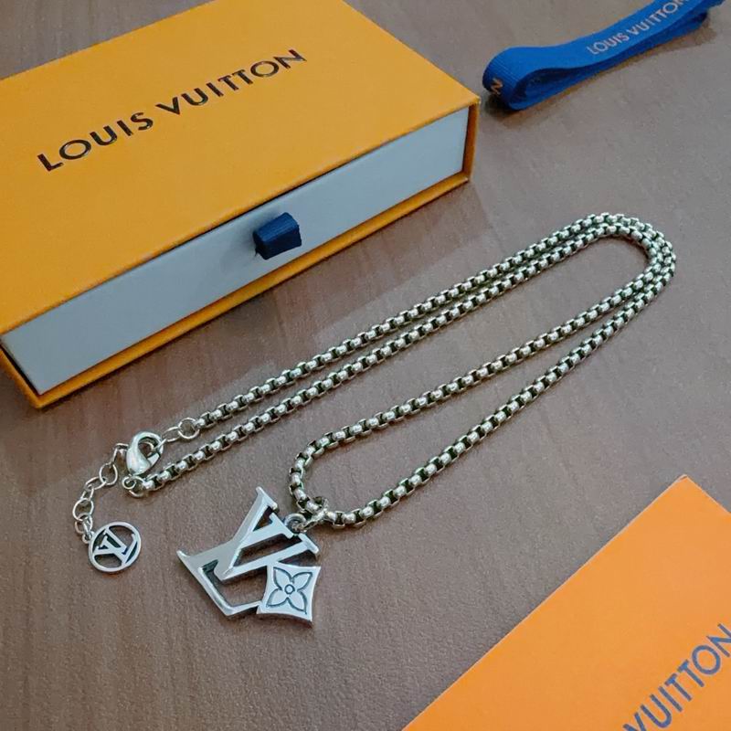 Lv Necklace 02yxs22 (3)
