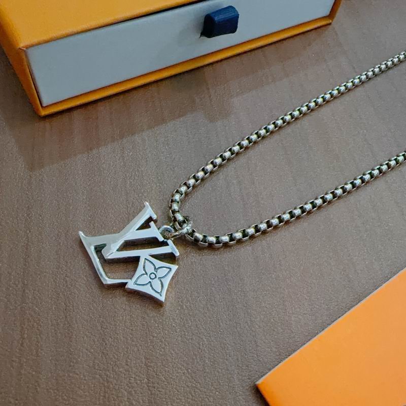 Lv Necklace 02yxs22 (4)