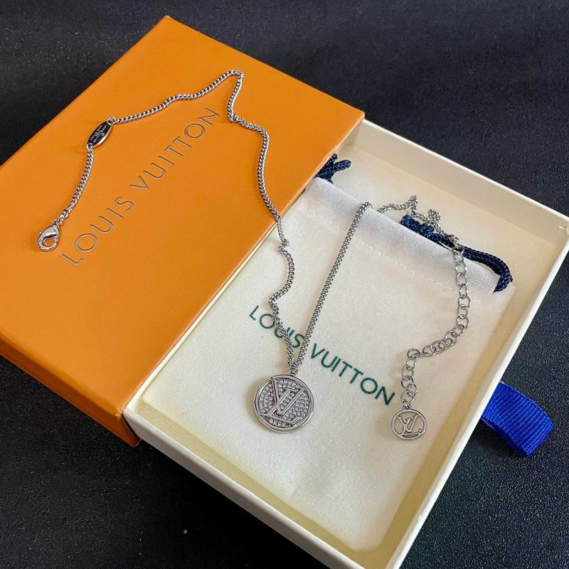 Lv Necklace 02yxs30 (11)