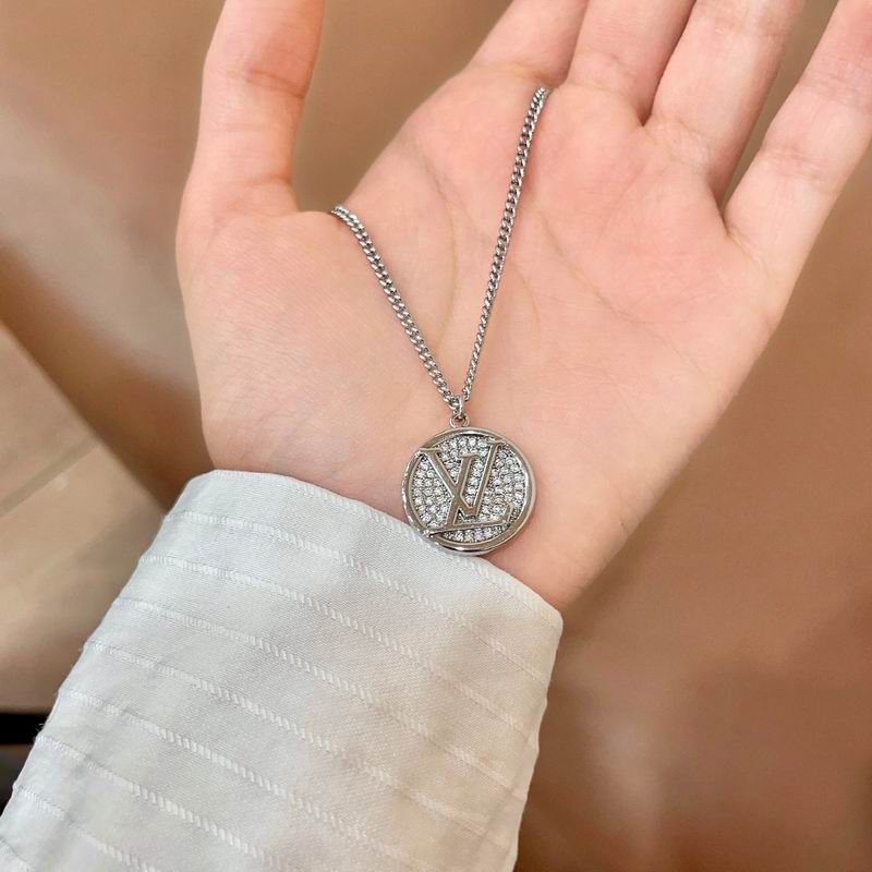 Lv Necklace 02yxs30 (8)