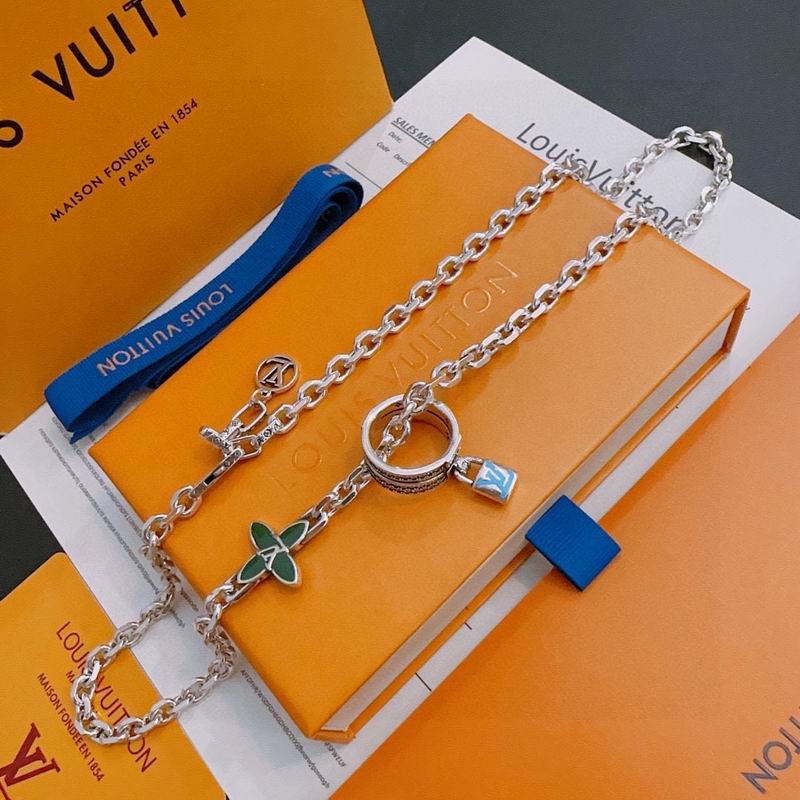 Lv Necklace 02yxs36 (2)