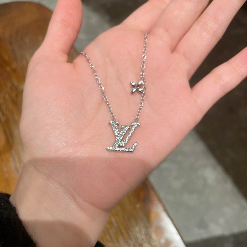 Lv Necklace 02yxs40 (7)