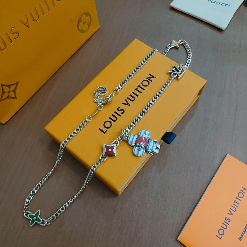 Lv Necklace 02yxs41 (1)