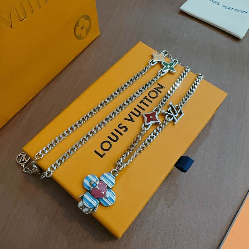 Lv Necklace 02yxs41 (5)