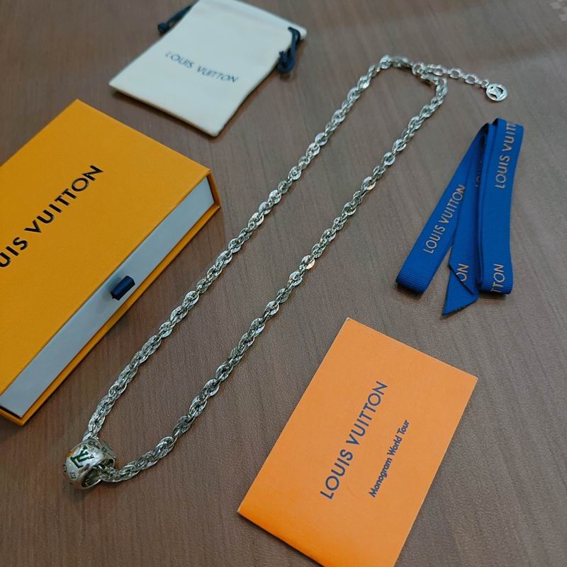 Lv Necklace 02yxs53 (1)