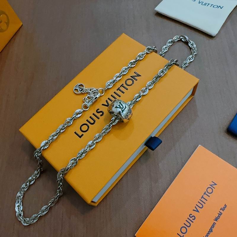 Lv Necklace 02yxs53 (5)