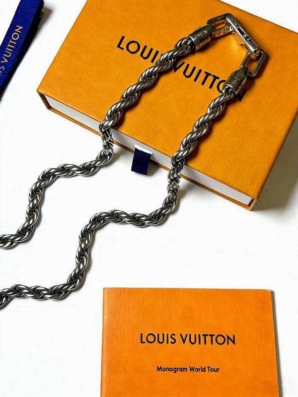 Lv Necklace 02yxs56 (4)