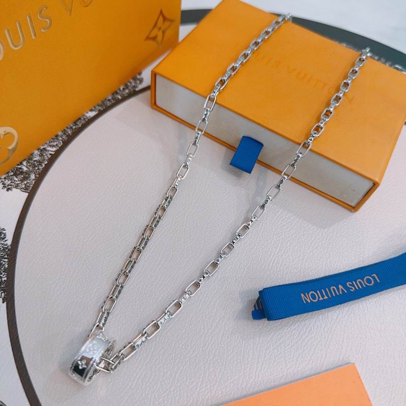 Lv Necklace 02yxs57 (5)