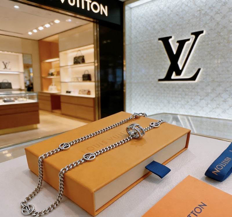 Lv Necklace 03yxs102 (2)