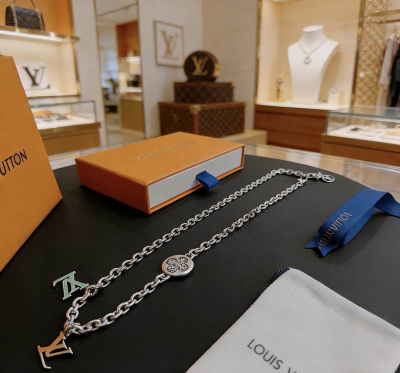 Lv Necklace 03yxs110 (3)