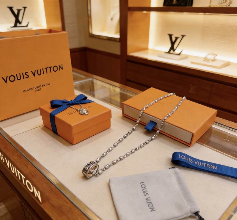 Lv Necklace 03yxs130 (1)