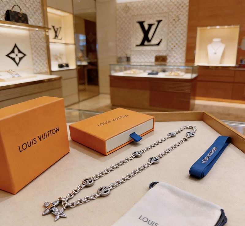 Lv Necklace 03yxs132 (1)