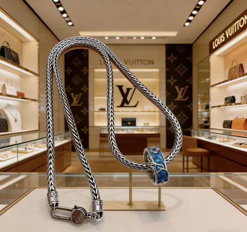 Lv Necklace 03yxs81 (1)