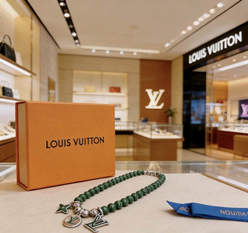 Lv Necklace 03yxs83 (1)