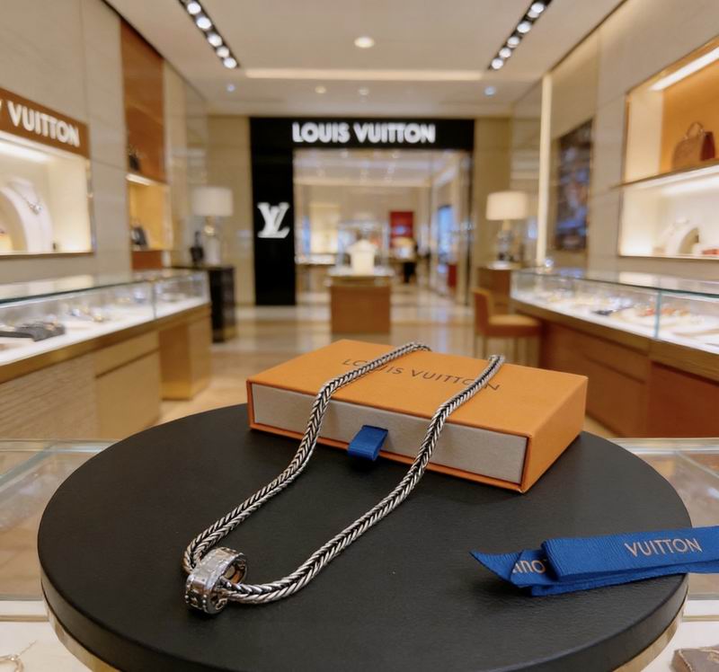 Lv Necklace 03yxs84 (2)