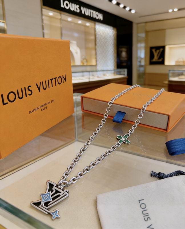 Lv Necklace 03yxs92 (2)